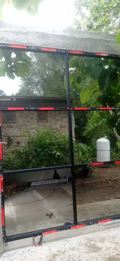 Kacafilm cermin oneway stiker kaca film kantor cafe dan ruang kerja