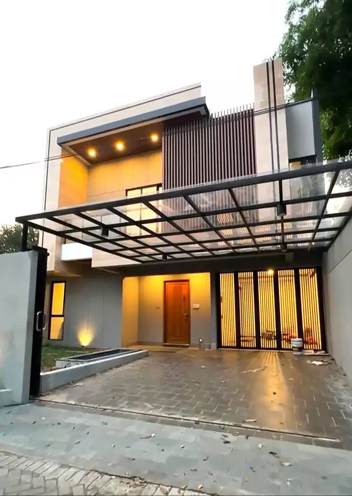 Rumah Mewah dengan Kolam Renang di Wedomartani