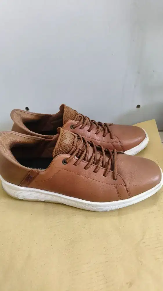 Sepatu kulit skechers mark nason 42