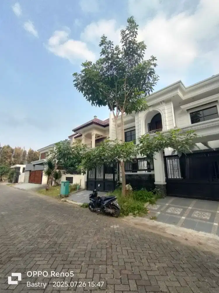 Strategis! Rumah American Araya Graha Golf