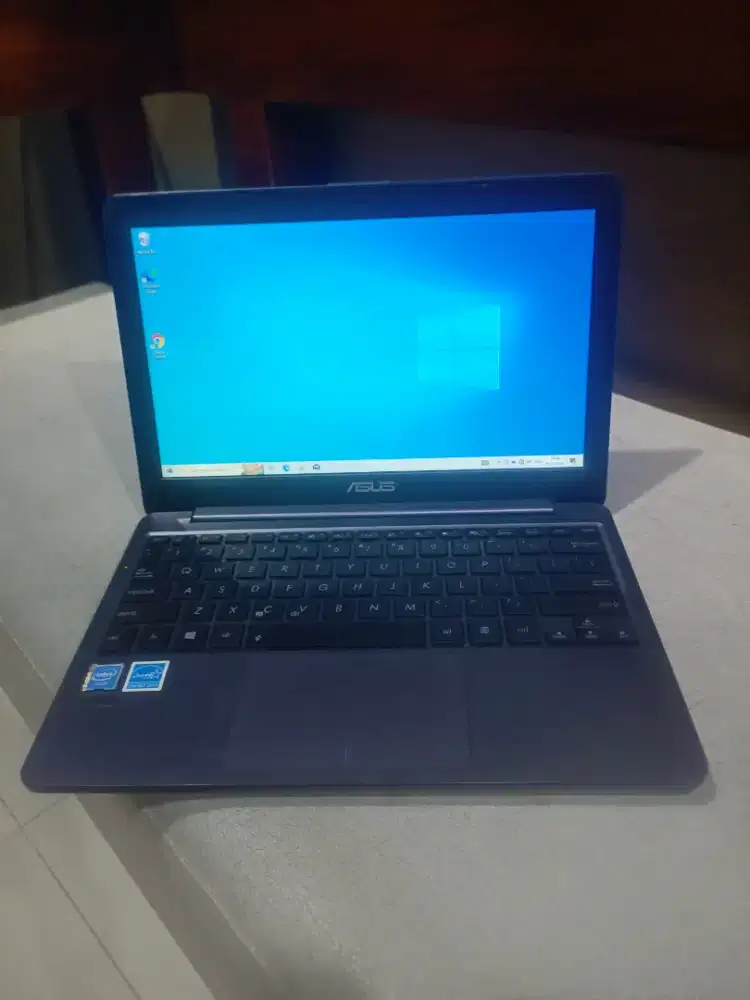 Asus notebook E203NAH