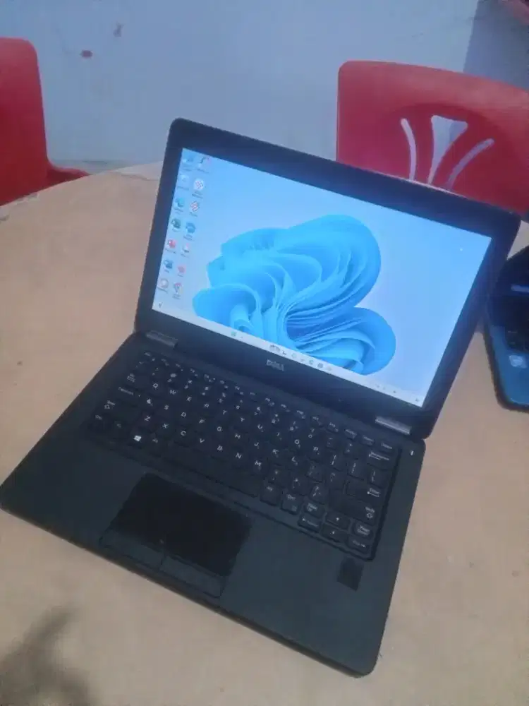 Dell E7250 core i7 ram 10gb.ssd256gb.baterai 3jam