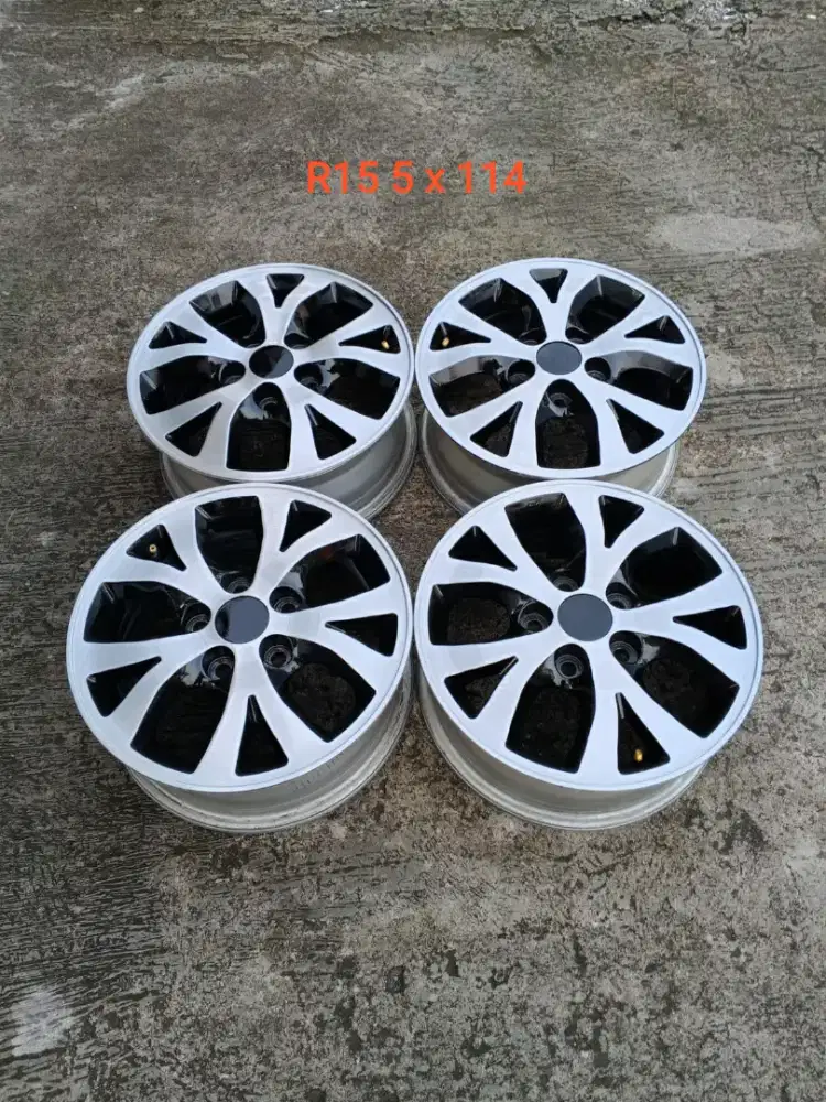 Oem INNOVA R15 pcd 5 x 114 lebar 6 offset 45