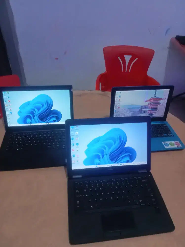 Dell E7280 Core i5 ram 8 ssd 128gb.baterai 3jam