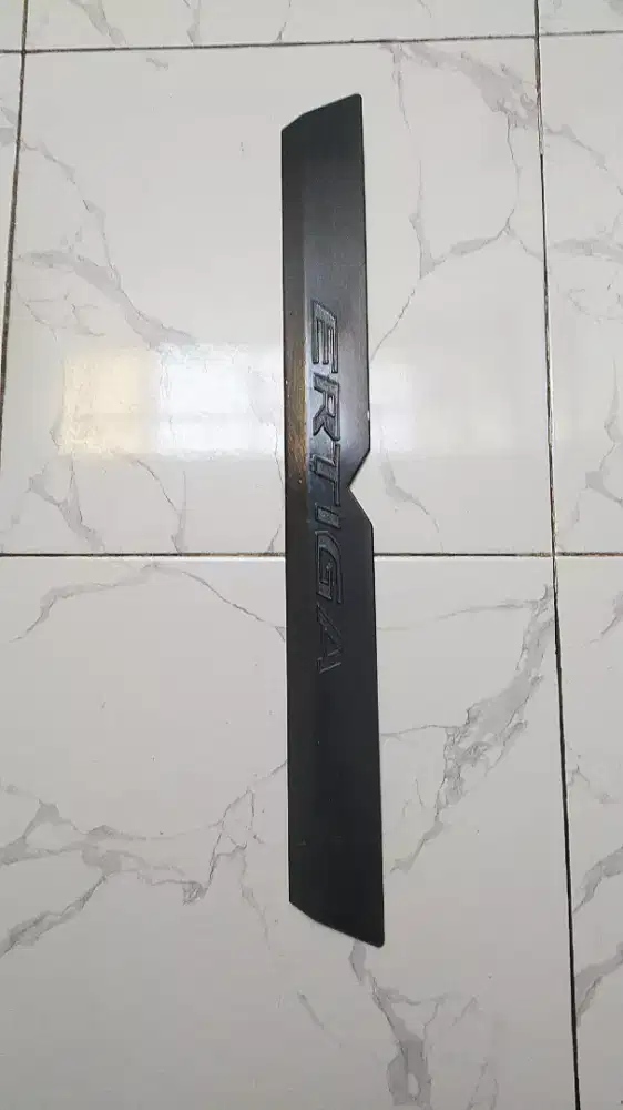 List bawah kaca mobil ertiga