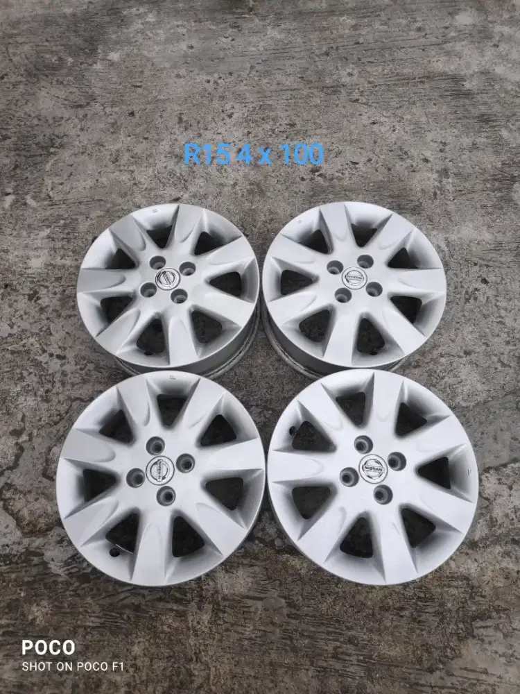 Oem NISSAN MARCH R15 pcd 4 x 100 lebar 5,5 offset 50