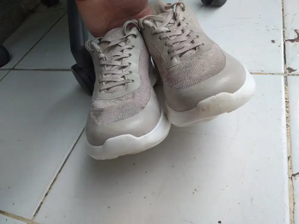 Sepatu sneaker buccheri perempuan 39 40 casual sport