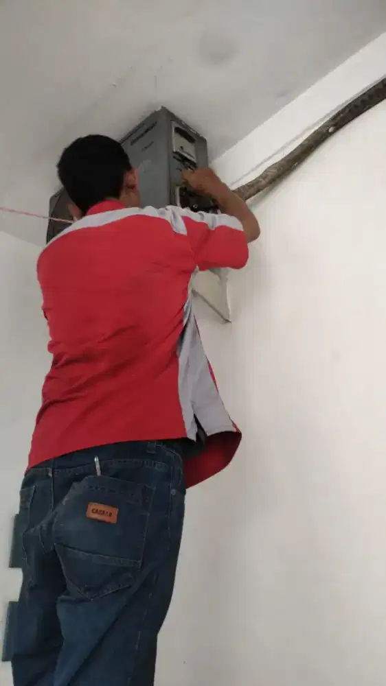 SERVICE AC, PERBAIKAN AC NETES TDK DINGIN,ISI FREON BONGKAR PASANG