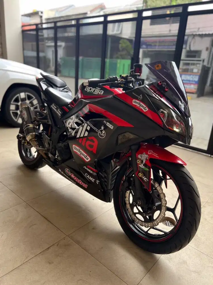 Kawasaki Ninja 250 FI 2015 Low KM Like New