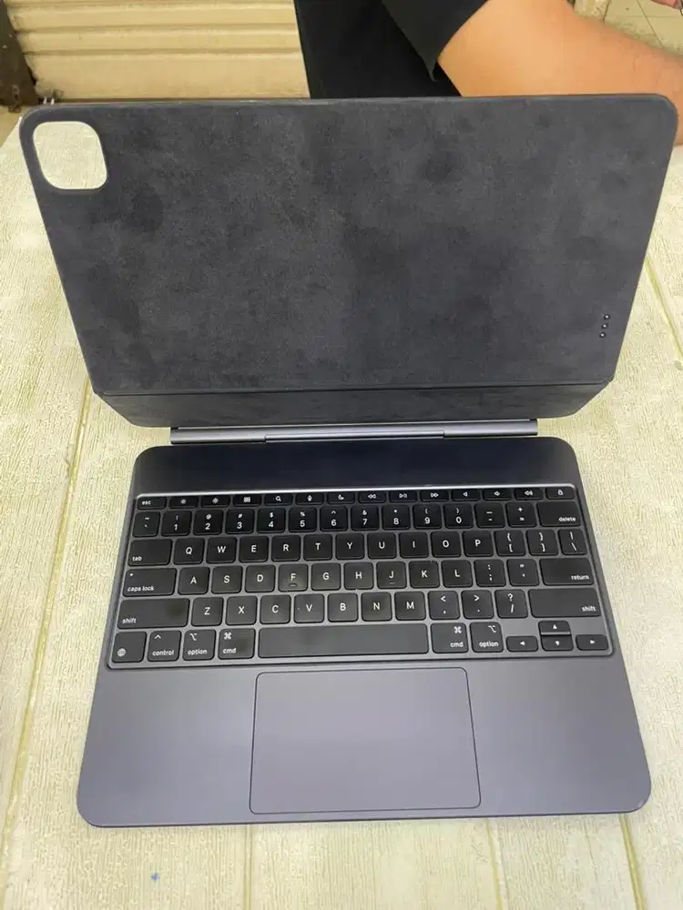 Apple Magic keyboard ipad Pro M4 13 original bekas mulus seperti baru
