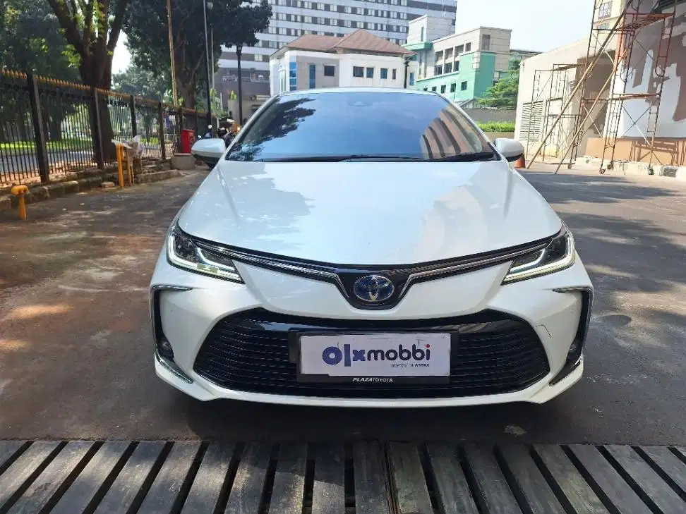 LOW DP Toyota Corolla Altis 1.8 Hybrid-AT 2022 UAI
