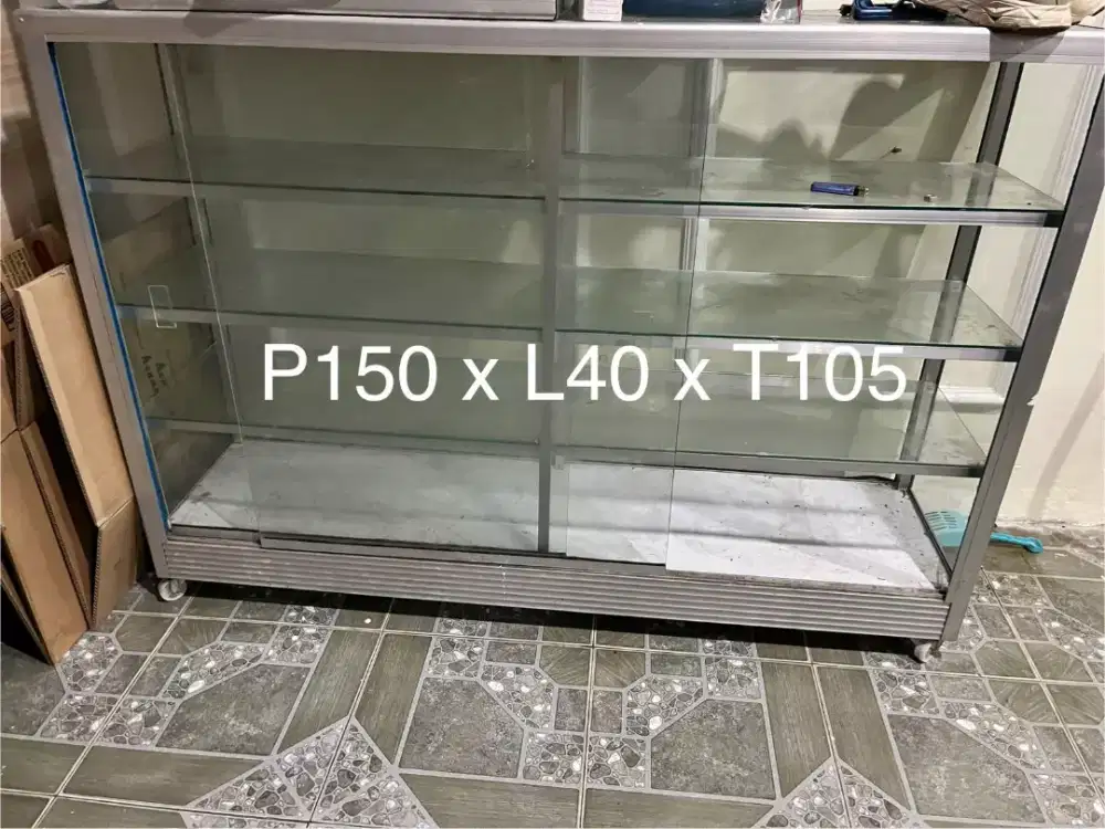 Etalase Ukuran ada di foto