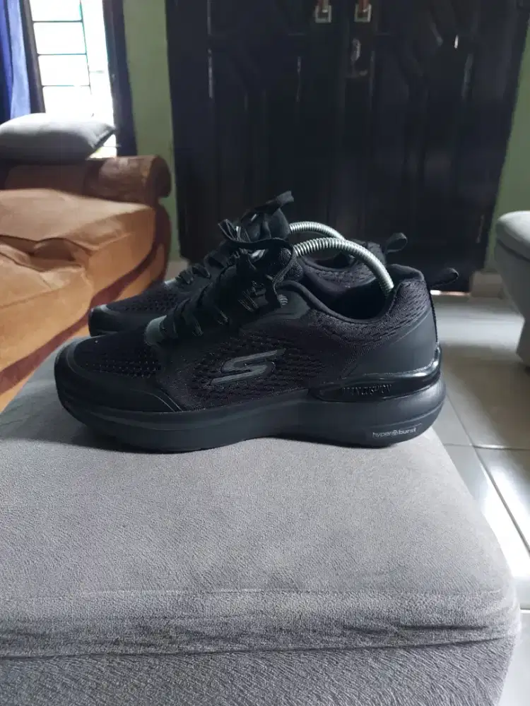 Sepatu Skechers go run full black bogor