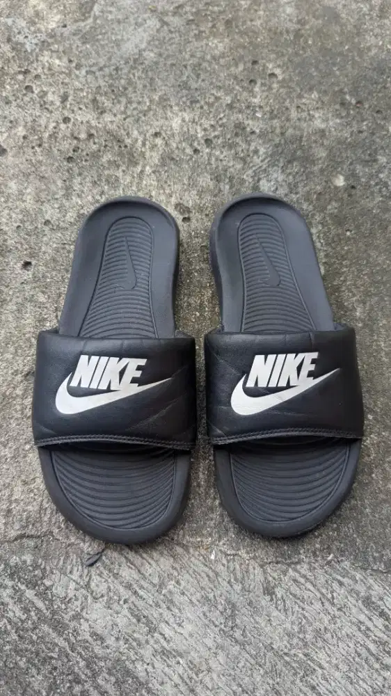 Sendal original Nike size 40 minus pemakaian
