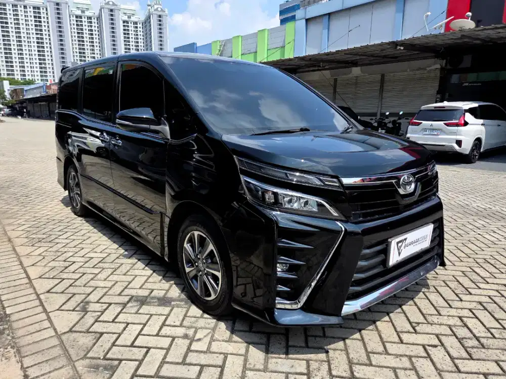 Toyota Voxy 2.0 Sunroof AT Hitam NIK 2019 km50rban ANTIK