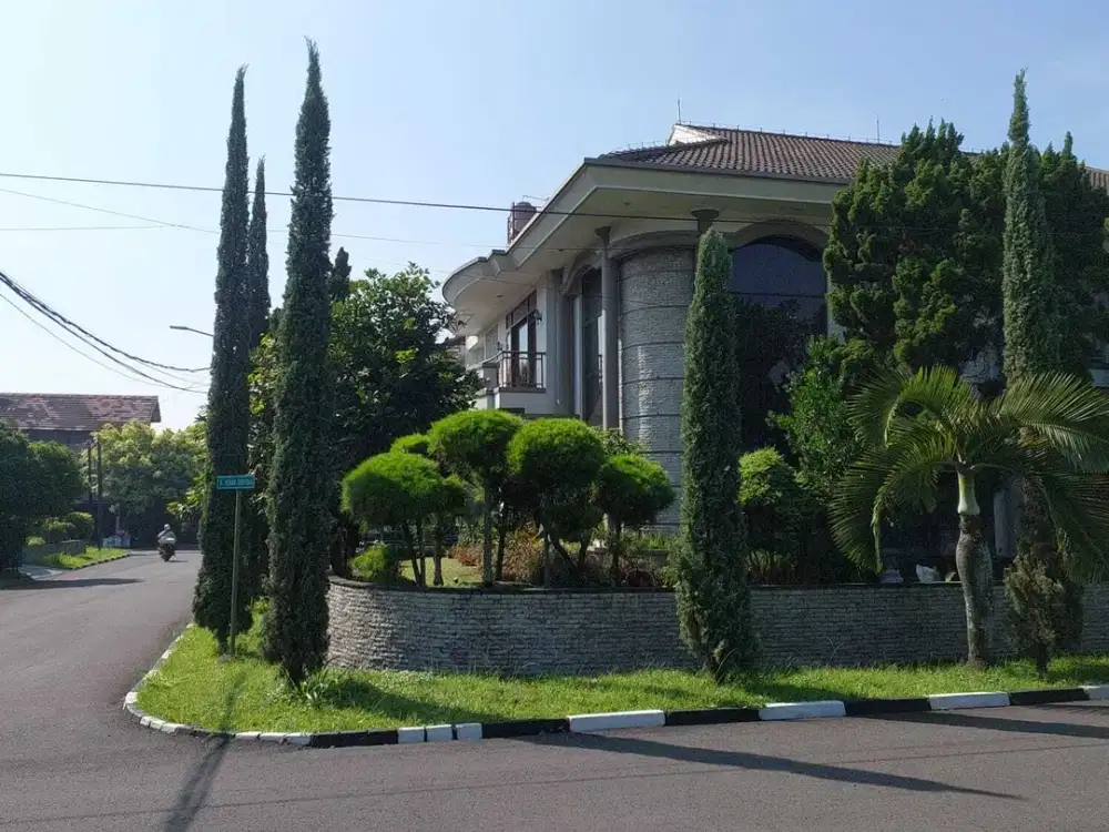 Dijual Rumah Luas dan Unik di Mekar Wangi Bandung Fasilitas Lengkap dan Siap Huni