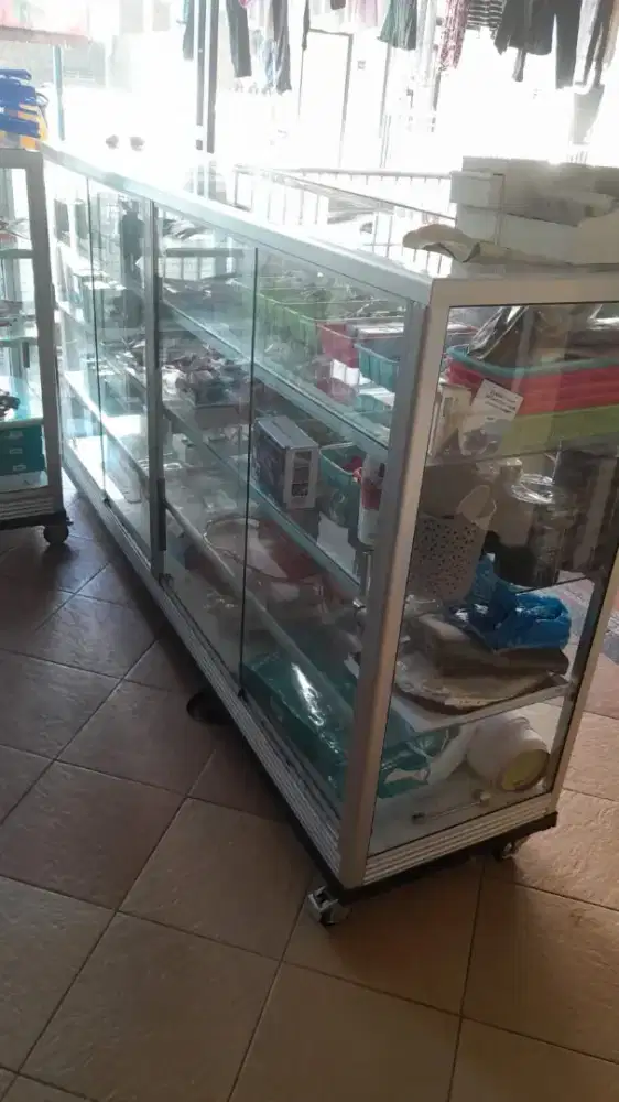 Diborong 3 Etalase bekas usaha fotocopy