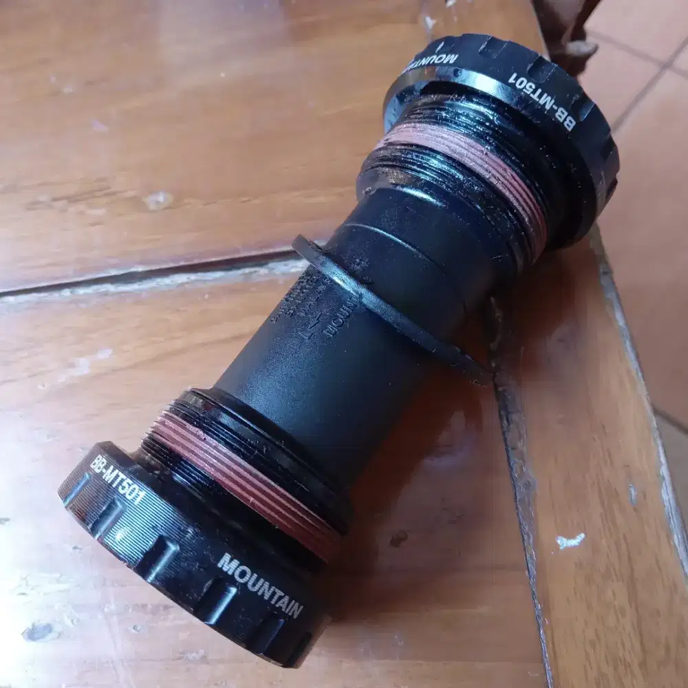 BB Bottom Bracket Shimano MT501 New