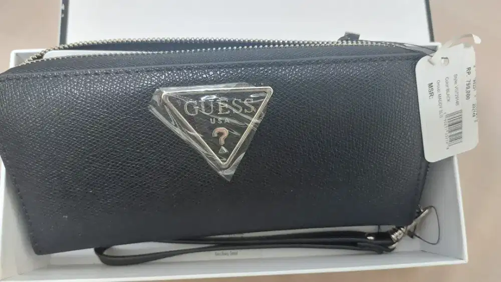 Dompet panjang wanita merk GUESS