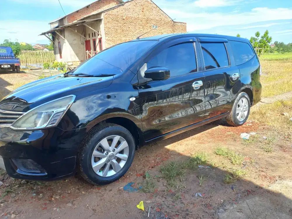 DIJUAL GRAND LIVINA MT 2015