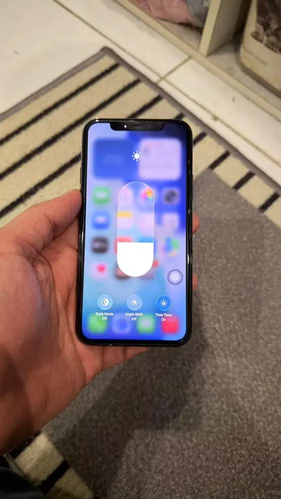 Dijual Iphone 11 Pro 256GB Green Teregister Hp charger