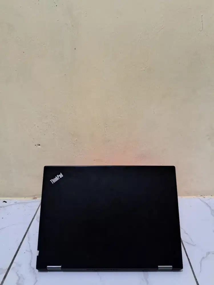 Lenovo thinkpad yoga touchscreen core i5 gen 7 ram 8 SSD 256 DDR 4 l