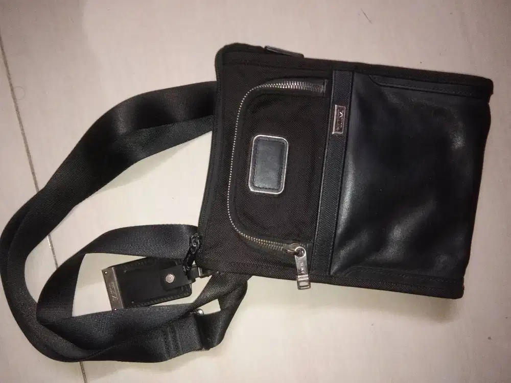 Tas slempang merk TUMI alfha 3 msh baru