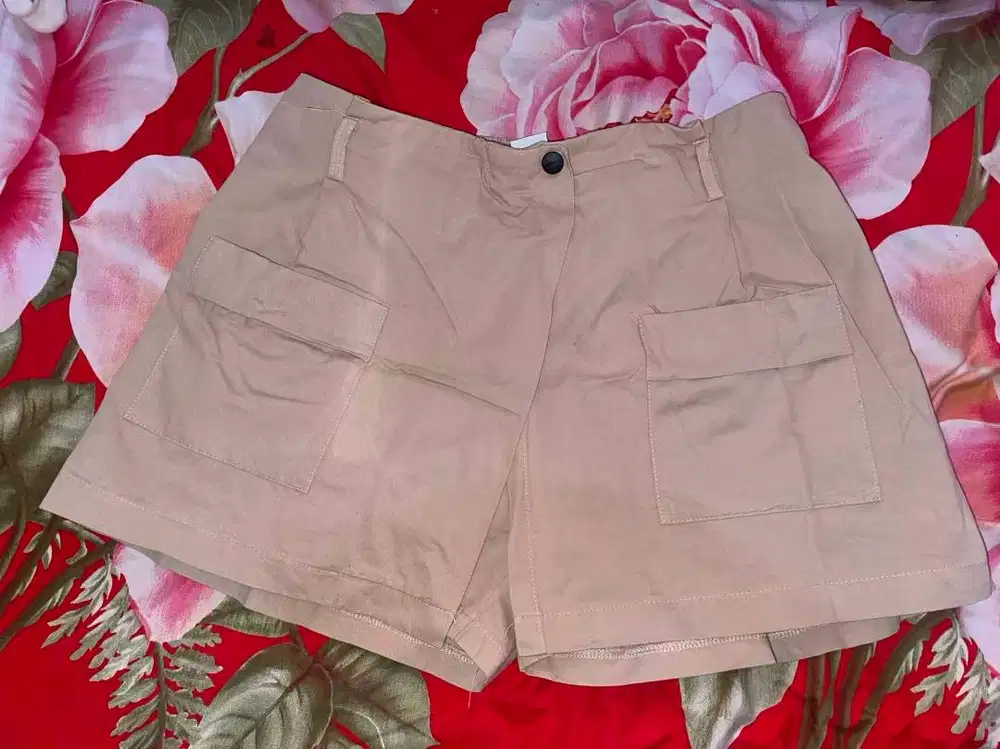 celana pendek warna coklat