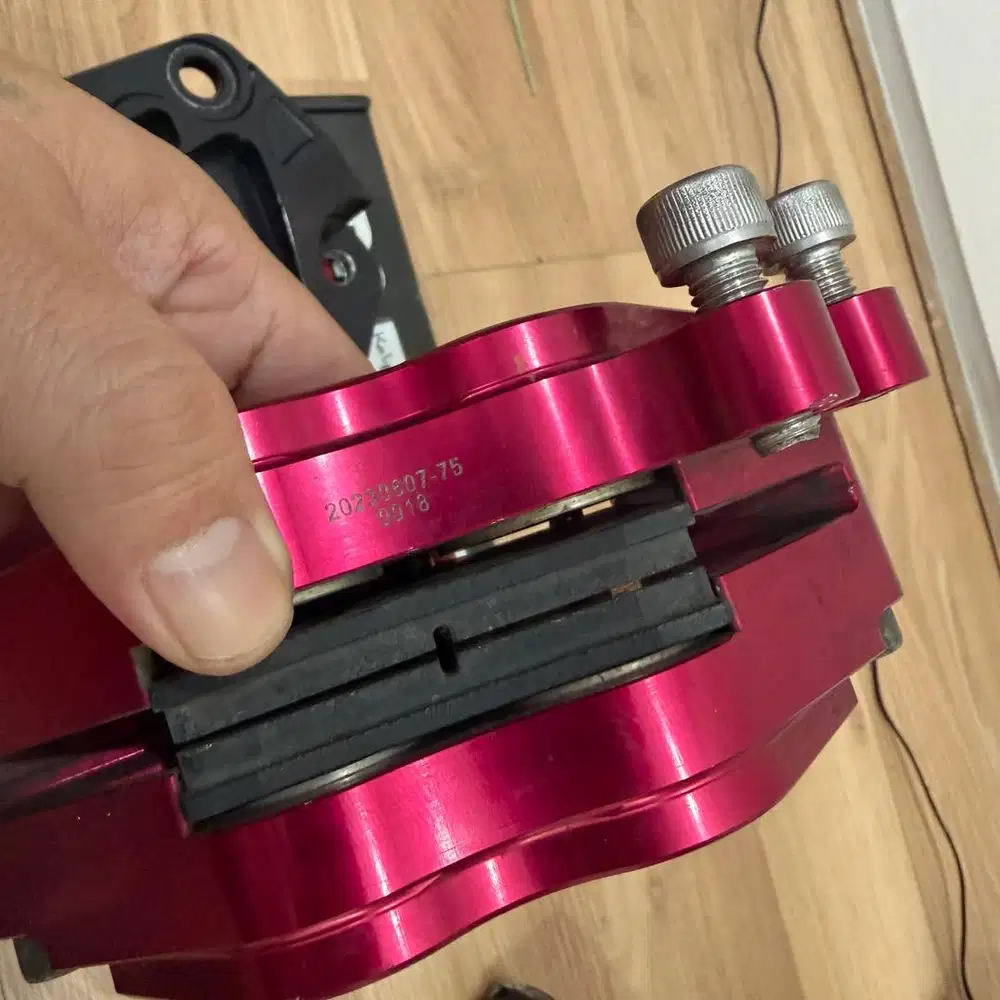 Kaliper 4p TDR Kanan warna Merah