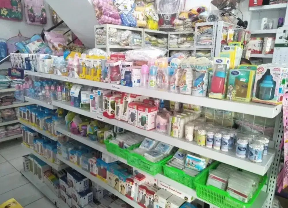 Jaga toko perlengkapan bayi