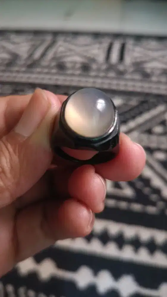 Batu Anggur Putih Bening