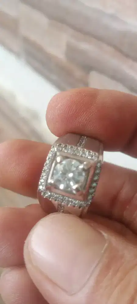 Cincin batu moissonaite berat 1 ct up