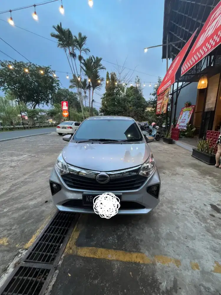 Daihatsu sigra 1,2 R manual silver metalik 2021