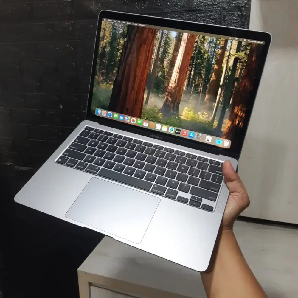 Macbook air m1 2020 ram 8gb ssd 128gb mulus bisa cod