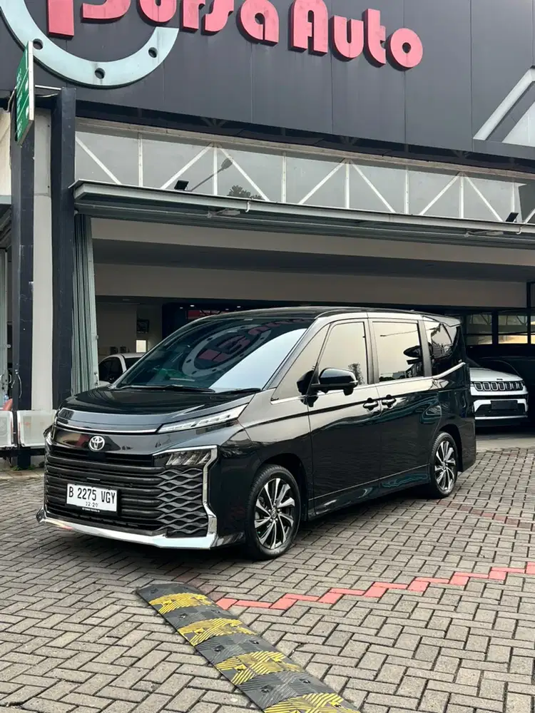 Toyota Voxy 2023 Bensin