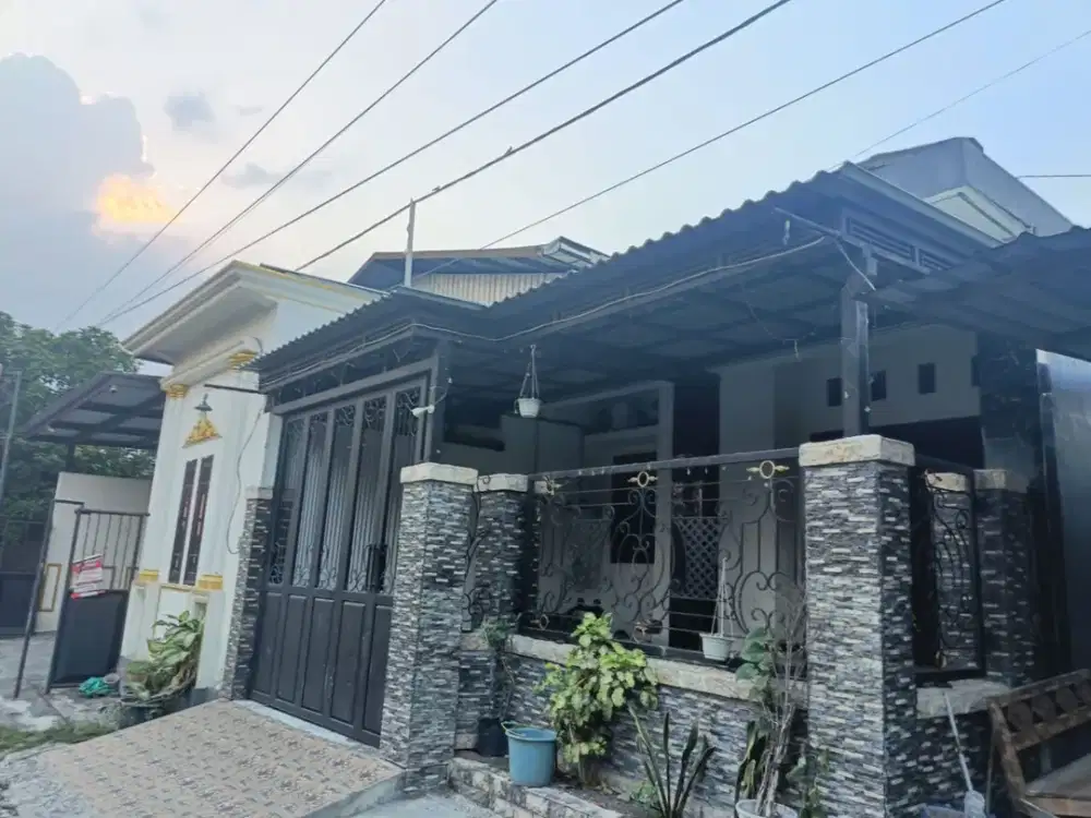 RUMAH DI JALAN TANJUNGAN RT 15 RW 03, DRIYOREJO GRESIK