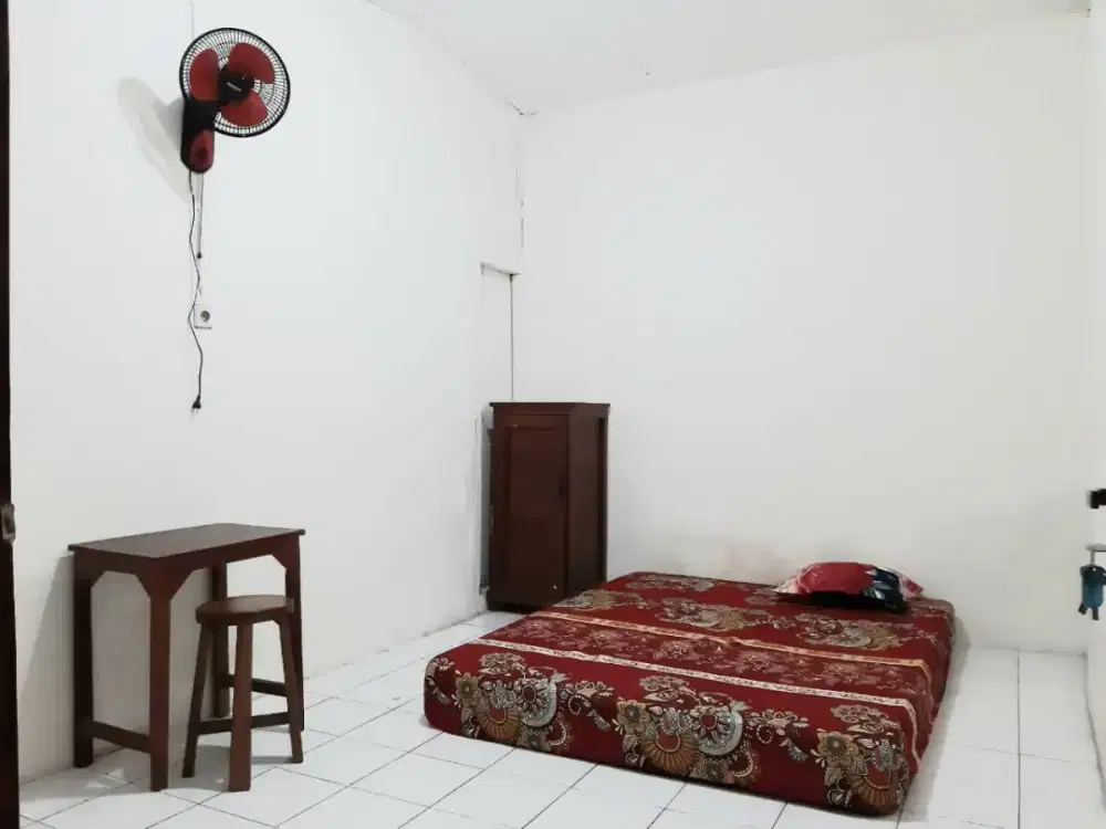 DISEWAKAN KOST PUTRI LOKASI STRATEGIS - NYAMAN - JARANG ADA