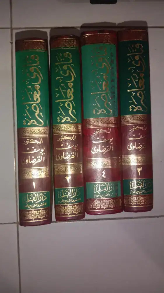 Buku Fatawa Mu'asirah, Dr. Yusuf alQorodowi, 4 Jilid Tebal