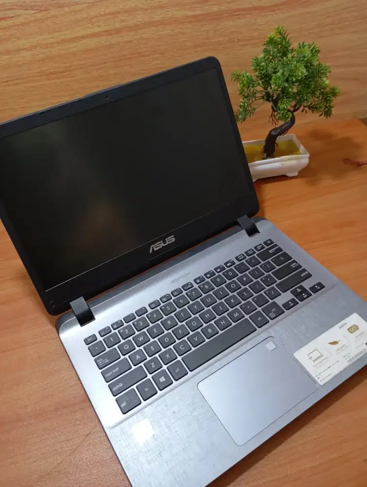 Laptop tipe merk asus