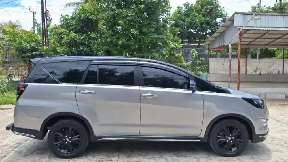 Toyota Innova Venturer Diesel 2.4 at