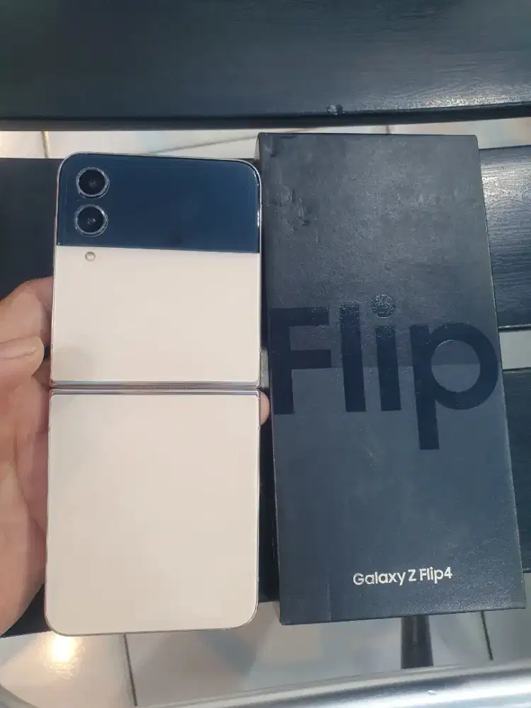 Samsung Z Flip 4 5G Ram 8/256 Fullshet