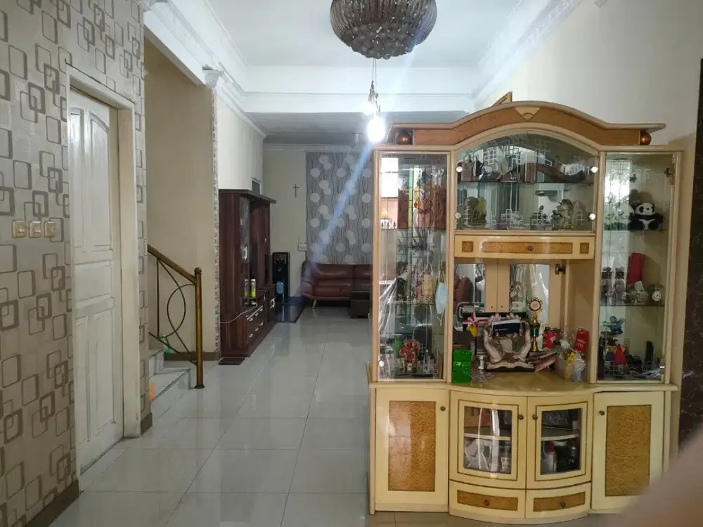 Dijual Rumah hook 2 lantai semi furnish di citra 5 jakarta barat