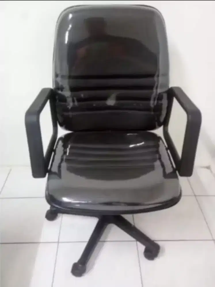 Kursi kantor bahan kulit lembut & tebal