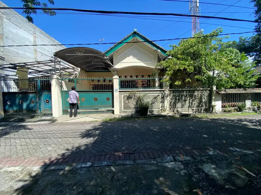 RUMAH DI JALAN SEMAMPIR UTARA NO. 26, SUKOLILO SURABAYA