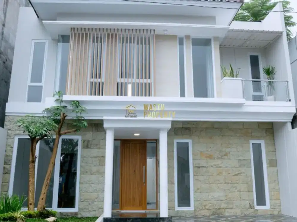 RUMAH MEWAH SIAP HUNI, 5 MENIT DARI SLEMAN CITY HALL