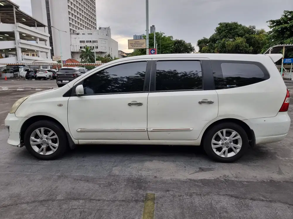 Nissan Grand livina 2012 Bensin