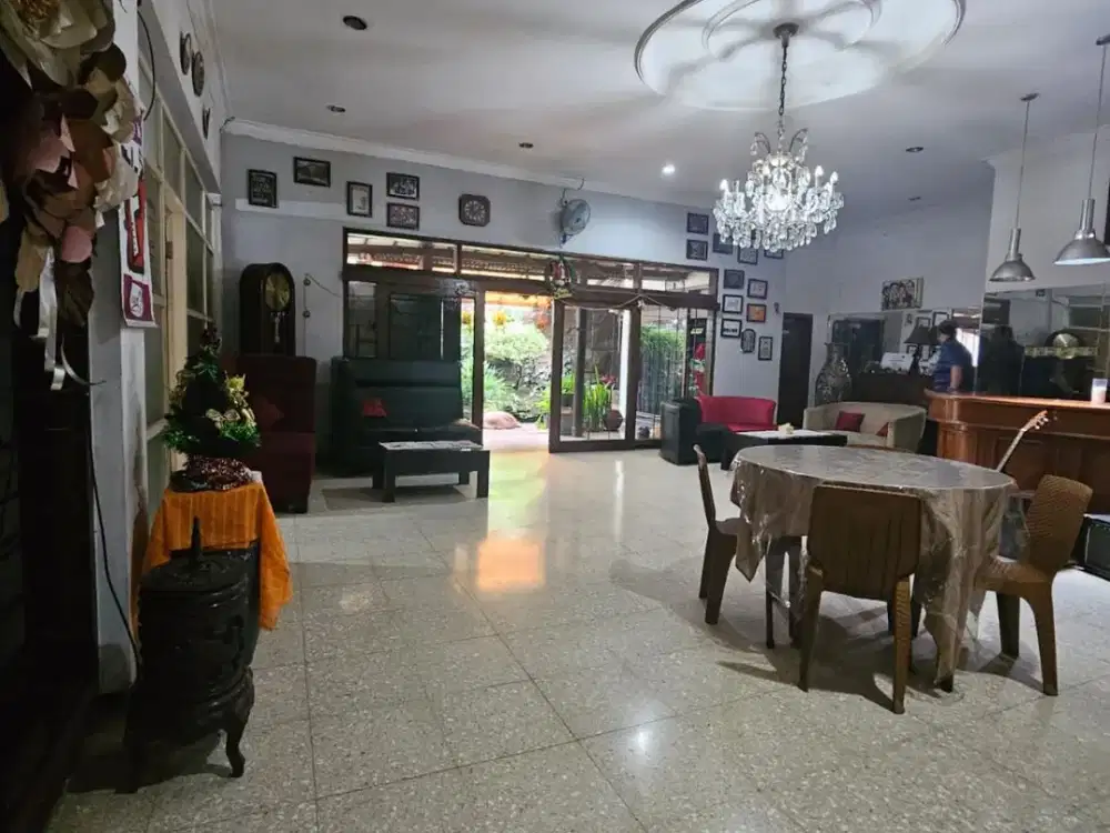 JUAL Rumah dan Tempat Usaha strategis siap huni SHM siap huni di Jl. Lodaya, Kota Bandung