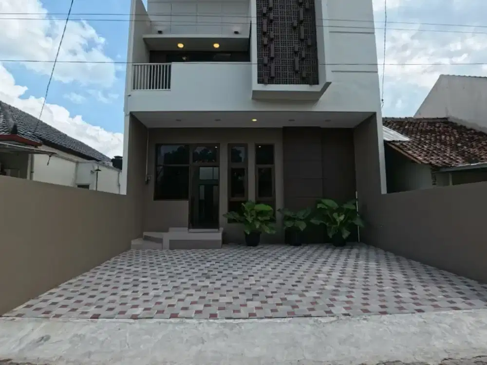 RUMAH 2 LANTAI SIAP HUNI DEKAT KAMPUS UGM