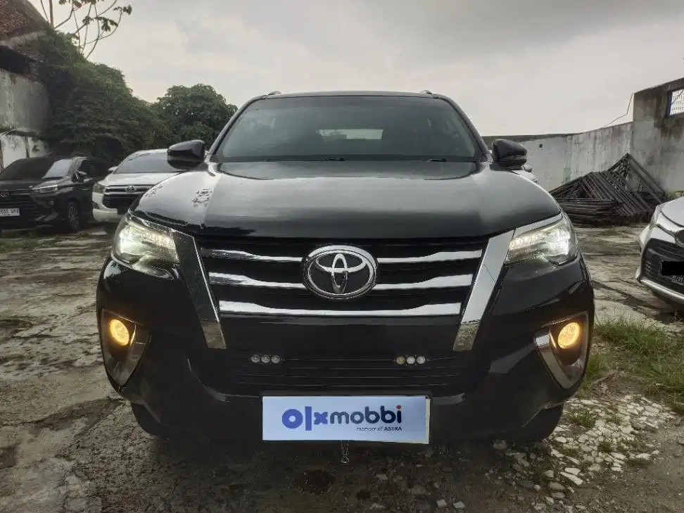 DP Rendah  16JT - Toyota Fortuner 2.7 4x2 SRZ Bensin-AT 2016 Hitam