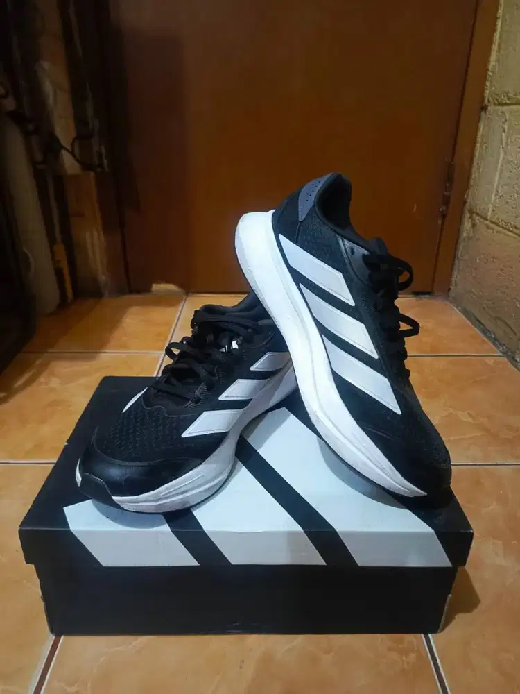 Sepatu Running Adidas Duramo SL2 warna Hitam/Putih ukuran 42 2/3